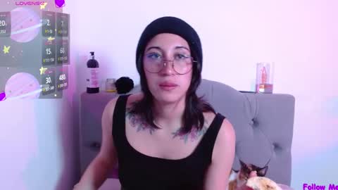 Snapshot of snow_baall chatting on 25, 1, 2025 IG OF red moonn online show from 25, 1, 2025