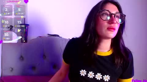 Snapshot of snow_baall chatting on 29, 10, 2025 IG OF red moonn online show from 29, 10, 2025