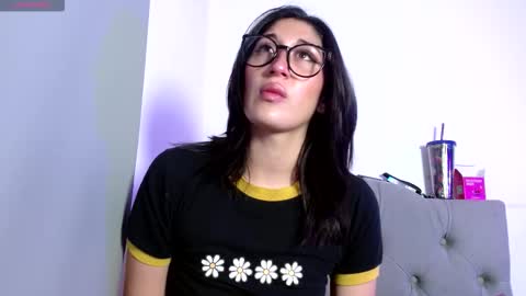 Snapshot of snow_baall chatting on 19, 11, 2025 IG OF red moonn online show from 19, 11, 2025