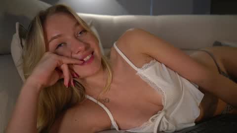 Candice Snow online show from 29, 1, 2025