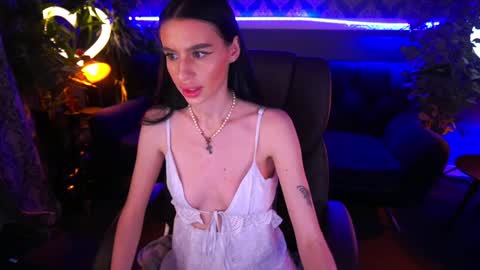 snow_whiteeex online show from 24, 1, 2025