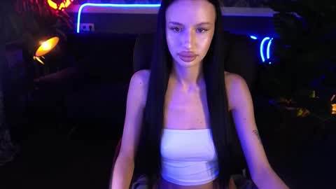 snow_whiteeex online show from 15, 9, 2025