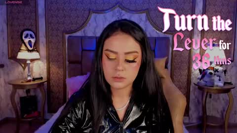 Snapshot of soffiqueen chatting on 30, 10, 2025 Schedule 1400 - 2100 gtm-5 online show from 30, 10, 2025