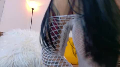 sofhia cruz online show from 2, 3, 2025