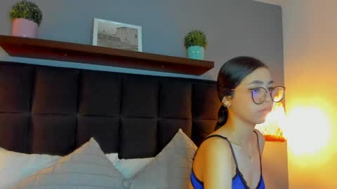 Snapshot of sofi_alix chatting on 18, 5, 2026 S O F I online show from 18, 5, 2026