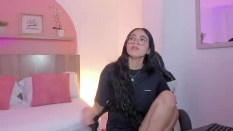 Snapshot of sofi_alix chatting on 11, 6, 2026 S O F I online show from 11, 6, 2026