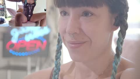 Sofi Mora online show from 22, 9, 2025