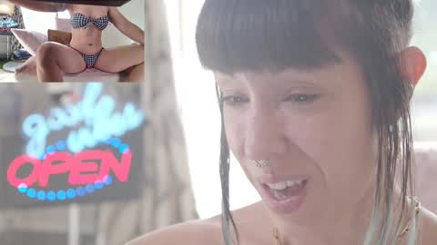 Sofi Mora online show from 9, 11, 2025