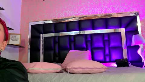 Snapshot of sofia_martinn chatting on 9, 11, 2025 Sofia online show from 9, 11, 2025