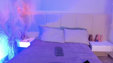 SOFIA PAMELA online show from 4, 3, 2025