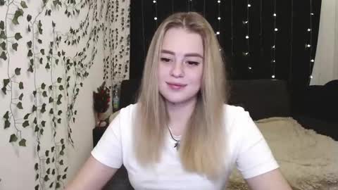 Snapshot of sofia_rosemary chatting on 9, 1, 2025 sofia_rosemary online show from 9, 1, 2025
