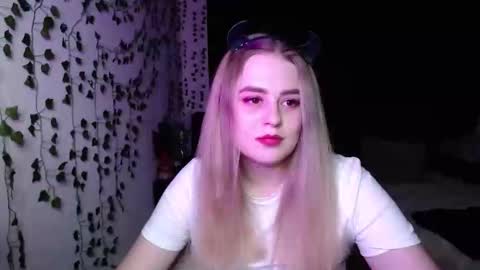Snapshot of sofia_rosemary chatting on 8, 3, 2025 sofia_rosemary online show from 8, 3, 2025