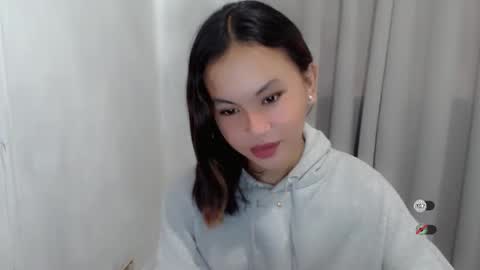 sofia_sweetheart18 online show from 28, 11, 2025
