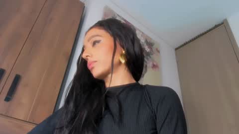 laura online show from 22, 12, 2024