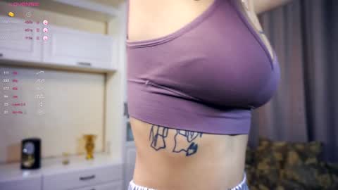 Snapshot of sofiabruno chatting on 23, 12, 2024 Hi My name is Sofia Welcome to my room Please thumbs up - its important online show from 23, 12, 2024