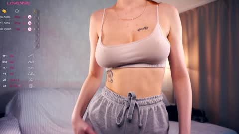 Snapshot of sofiabruno chatting on 10, 1, 2025 Hi My name is Sofia Welcome to my room Please thumbs up - its important online show from 10, 1, 2025