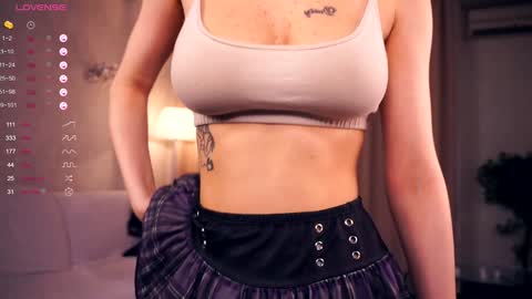 Snapshot of sofiabruno chatting on 27, 1, 2025 Hi My name is Sofia Welcome to my room Please thumbs up - its important online show from 27, 1, 2025