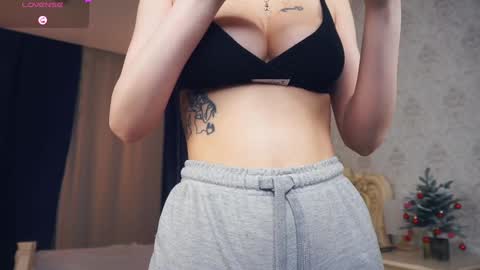 Hi My name is Sofia Welcome to my room Please thumbs up - its important online show from 23, 12, 2025