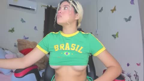 sofiacastillo01 online show from 15, 11, 2025