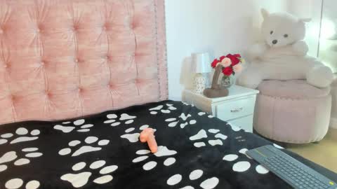 sofianixonn online show from 17, 4, 2026