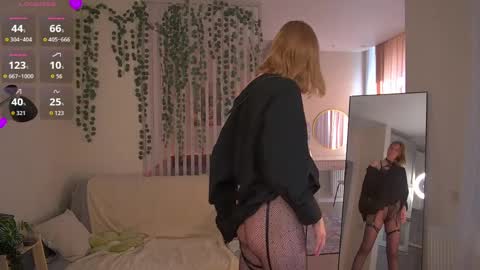 Sofia Help me overcome shynes with 100 thumbs up online show from 2, 4, 2026