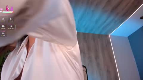 Snapshot of sofiareyesx1 chatting on 6, 3, 2025 Sofia Reyes online show from 6, 3, 2025