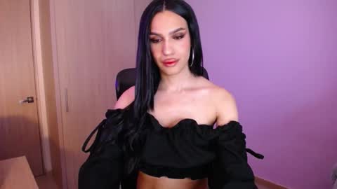 Snapshot of sofiaroamontoya chatting on 5, 12, 2025 Samara Silex online show from 5, 12, 2025