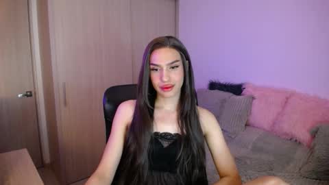 Snapshot of sofiaroamontoya chatting on 15, 12, 2025 Samara Silex online show from 15, 12, 2025