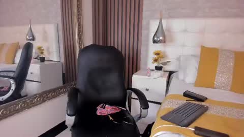 sofiathoompson online show from 18, 6, 2026