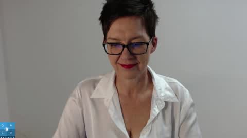 Sofie Velvet online show from 24, 11, 2025