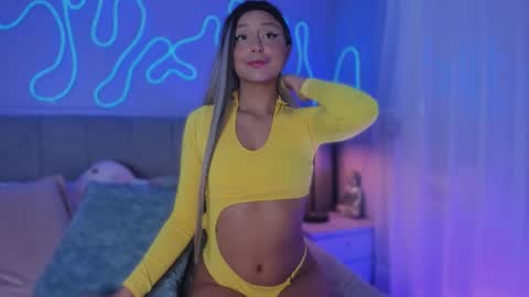 Snapshot of sofly_s chatting on 5, 11, 2025 Sofi online show from 5, 11, 2025