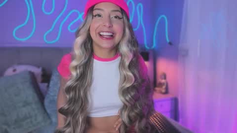 Snapshot of sofly_s chatting on 18, 11, 2025 Sofi online show from 18, 11, 2025