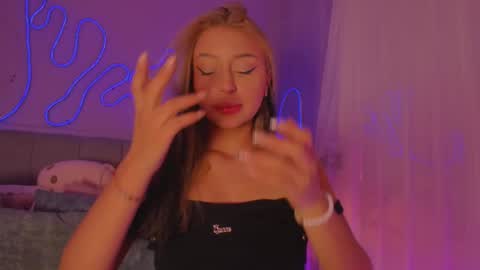 Snapshot of sofly_s chatting on 2, 12, 2025 Sofi online show from 2, 12, 2025