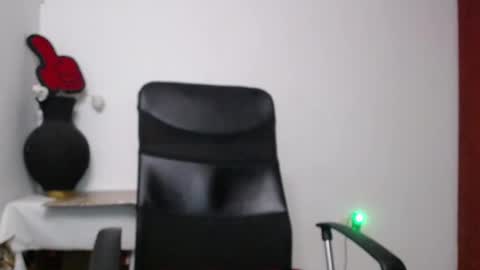 Camila M online show from 2, 2, 2025