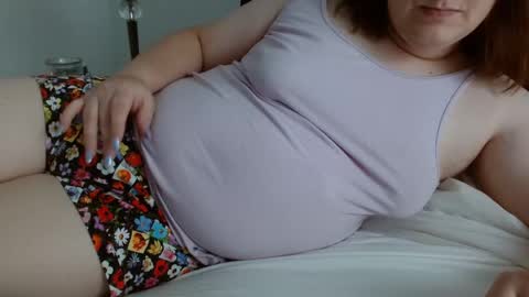 Snapshot of softenbyyy chatting on 23, 9, 2025 chubby enby sissy online show from 23, 9, 2025