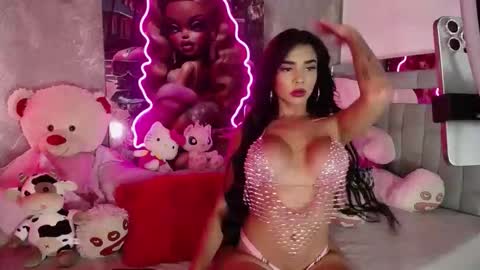 instagram    evalunavelez1. online show from 21, 9, 2025