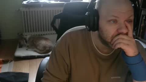 Snapshot of songoku81 chatting on 28, 11, 2025 Tom online show from 28, 11, 2025