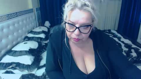 Snapshot of sonyamilf chatting on 19, 12, 2024 Sonya online show from 19, 12, 2024