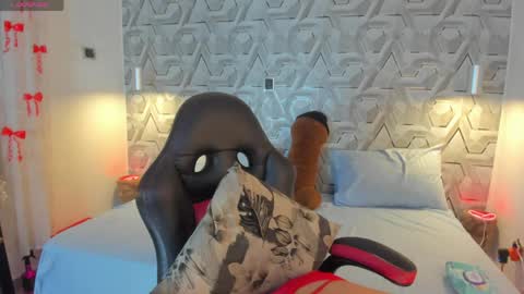 Snapshot of sophi_01 chatting on 28, 5, 2026 sophie online show from 28, 5, 2026