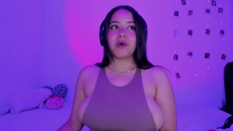 Snapshot of sophi_moon1 chatting on 5, 12, 2025 Sofia online show from 5, 12, 2025