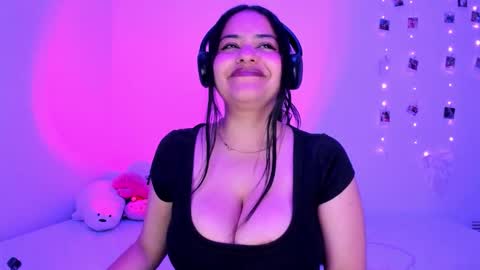 Snapshot of sophi_moon1 chatting on 14, 12, 2025 Sofia online show from 14, 12, 2025