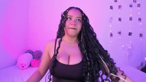 Snapshot of sophi_moon1 chatting on 16, 12, 2025 Sofia online show from 16, 12, 2025