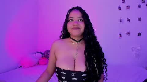 Snapshot of sophi_moon1 chatting on 19, 12, 2025 Sofia online show from 19, 12, 2025