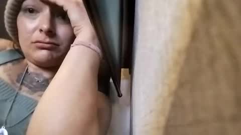 Snapshot of sophia1lux chatting on 5, 12, 2025 sophia1lux online show from 5, 12, 2025