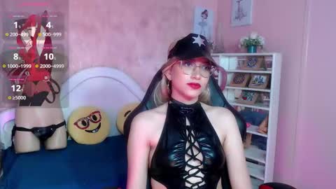 Snapshot of sophia_arevalo_ chatting on 8, 10, 2025 Sophia online show from 8, 10, 2025