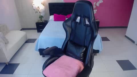 sophia_brunette21 online show from 18, 9, 2025