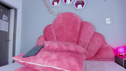 Snapshot of sophia_hoyos_ chatting on 7, 1, 2025 Sophi online show from 7, 1, 2025