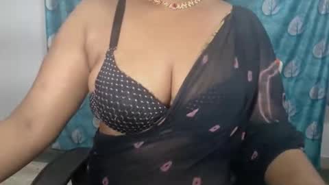 Snapshot of sophia_indian chatting on 5, 5, 2026 Sophia Tamil online show from 5, 5, 2026