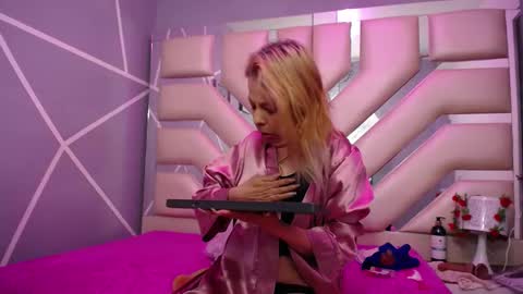 Snapshot of sophia_ny chatting on 24, 2, 2025 SOPHIA online show from 24, 2, 2025