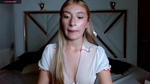 SophiaLee online show from 10, 9, 2025
